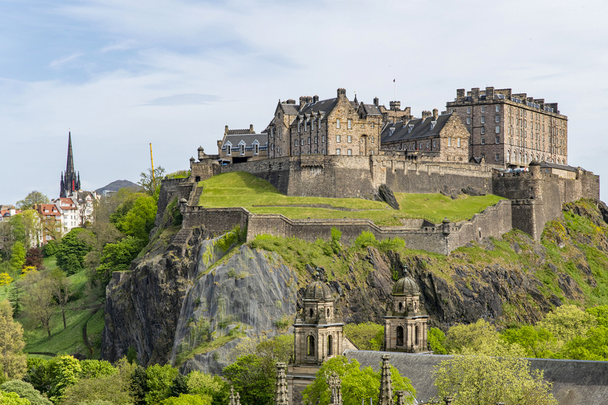 10.United Kingdom Edinburgh’s castle
